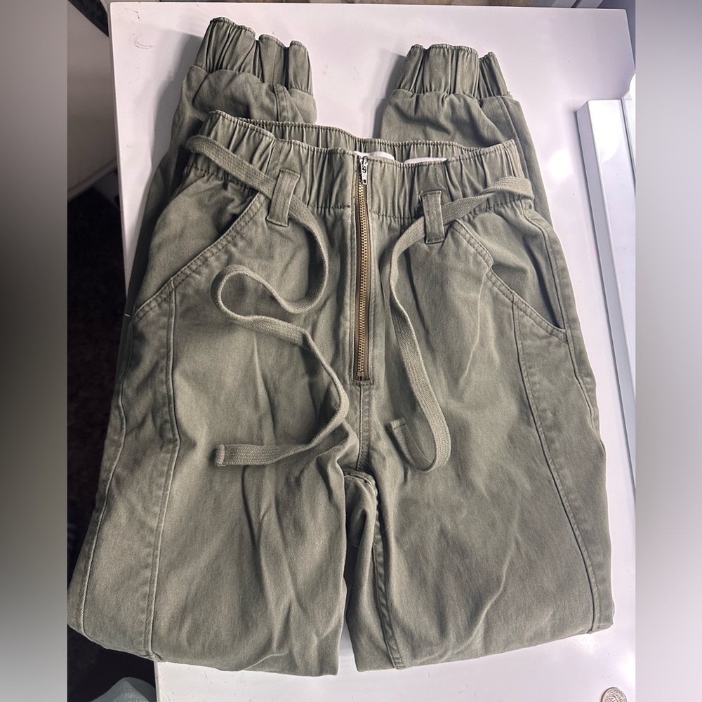 Hollister Women’s Green Cargo Ultra High-Rise